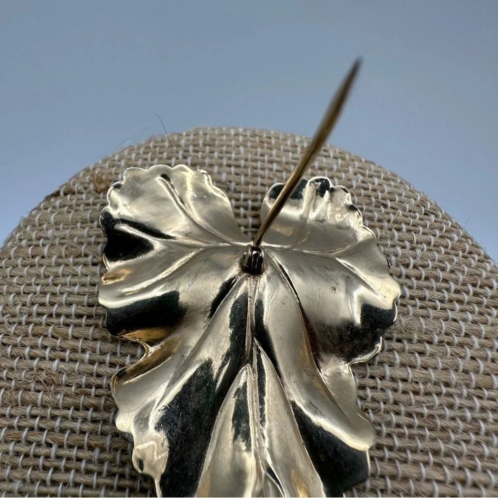 Vintage Brooch Pin Brushed Textured Gold Tone Leaf Crystal Rhinestones Judy Lee
